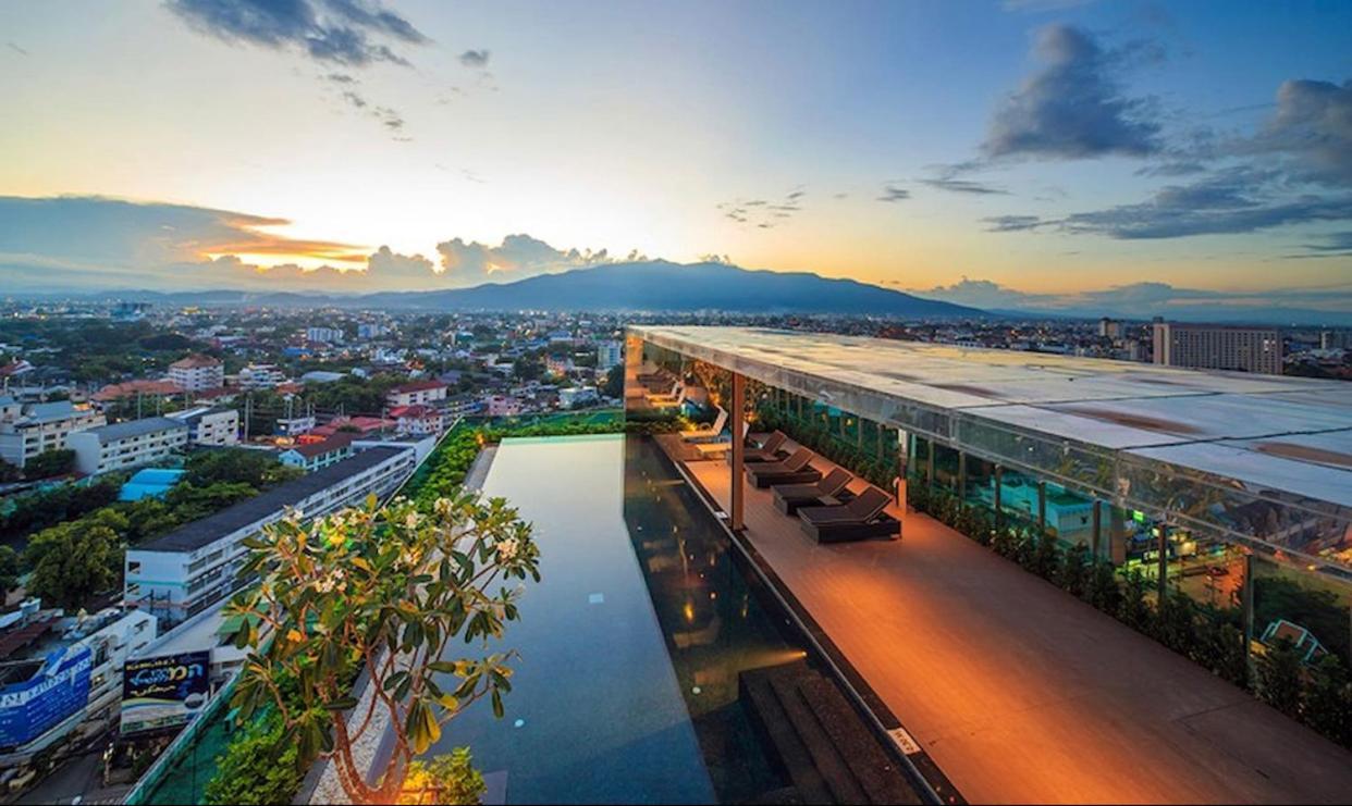 The Astra Suites Чиангмай Экстерьер фото